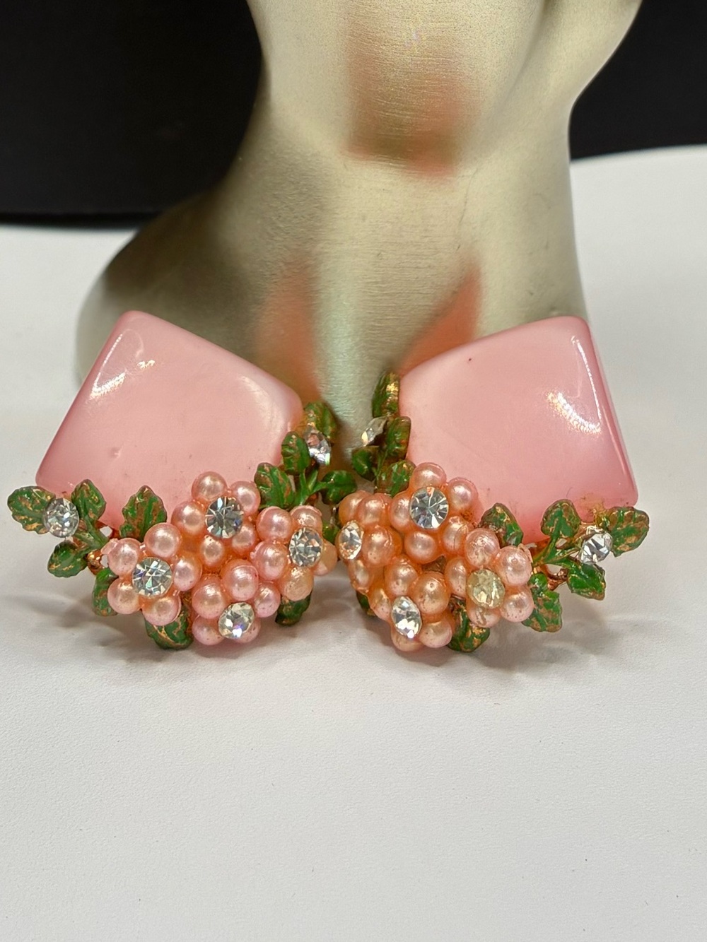 Vintage Resin Pink Floral Cluster Clip-On Earrings - Picture 13 of 15